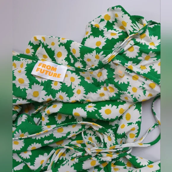 From Future 100% Silk Floral Daisy Green Wrap Dress - Picture 6 of 7